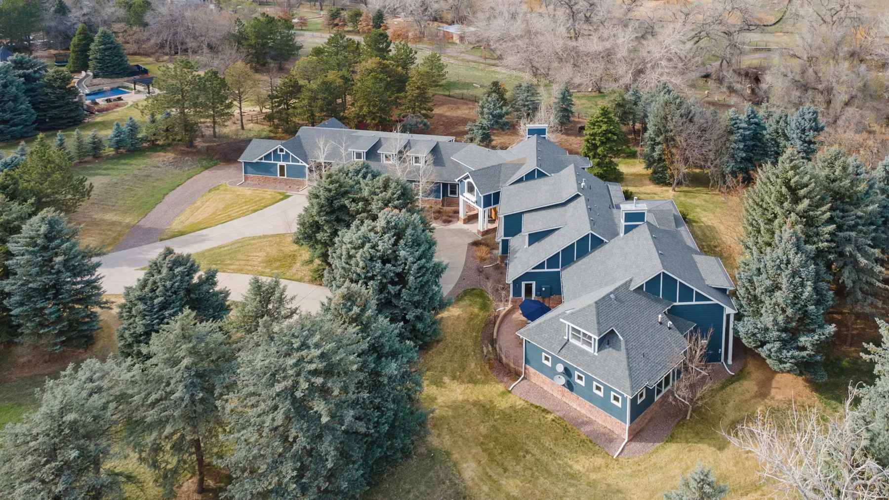 2627 E Willamette Lane